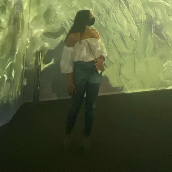 White off the shoulder lose flowy top XS - Picture 4 of 10